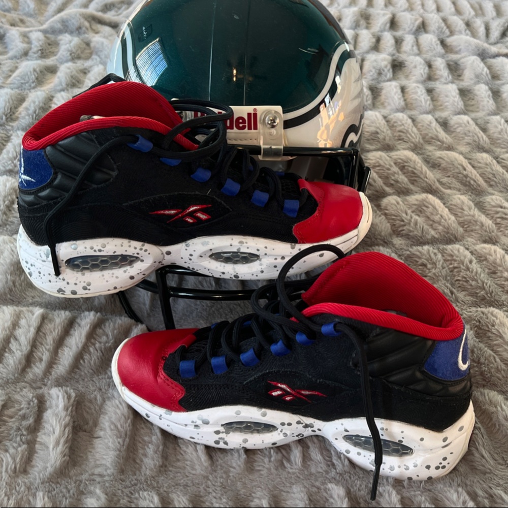 Step into Allan Iverson’s legacy - kid’s Reebok Question Mid - iconic style!